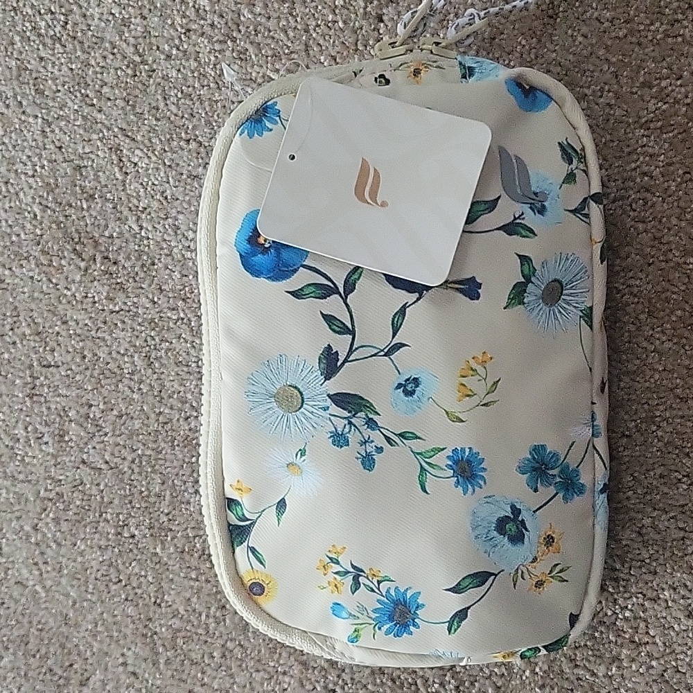 Nwt fabletics Bonnie botanical belt bag